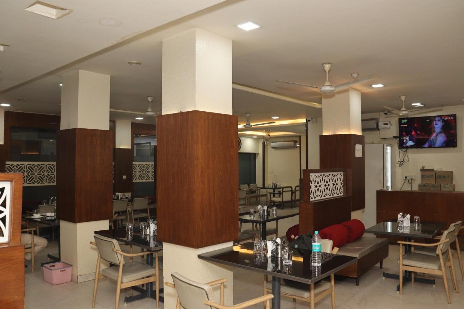 Hotel Raviraj, Chhatrapati Sambhaji Nagar アウランガーバード エクステリア 写真