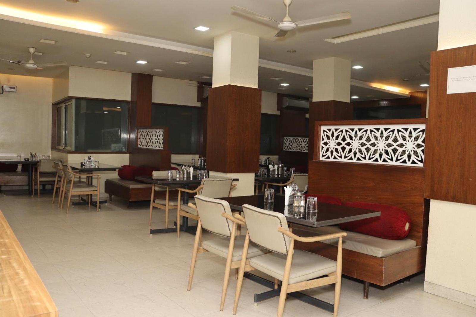 Hotel Raviraj, Chhatrapati Sambhaji Nagar アウランガーバード エクステリア 写真