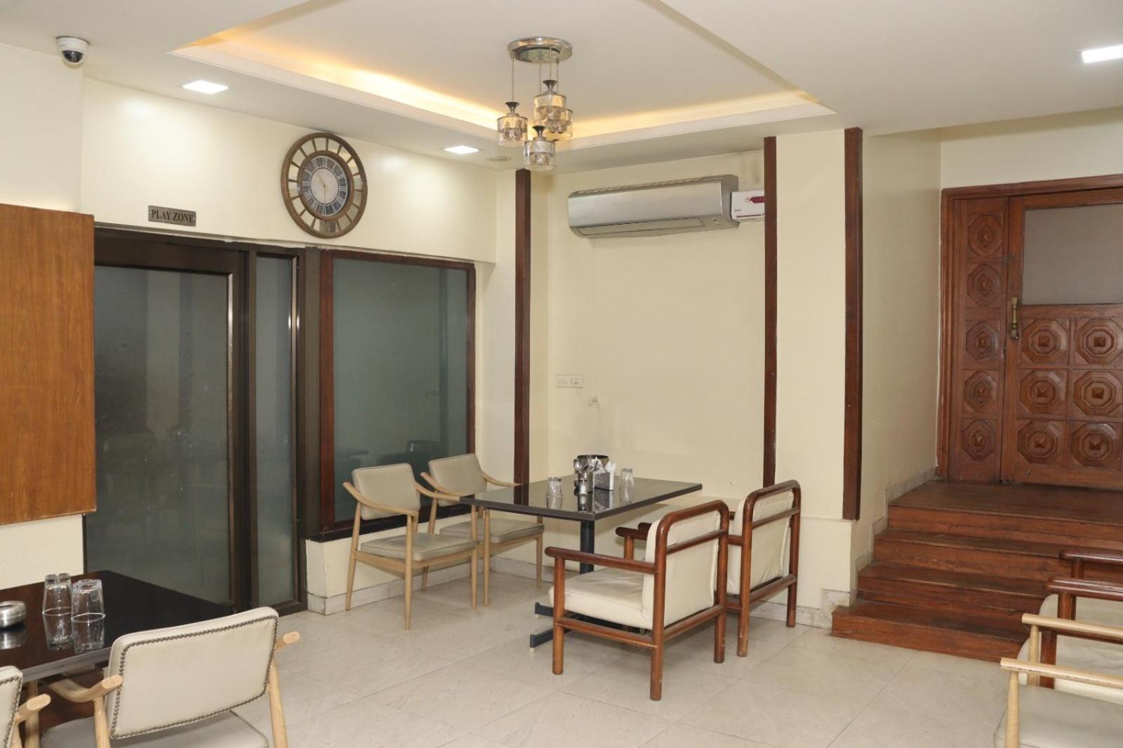 Hotel Raviraj, Chhatrapati Sambhaji Nagar アウランガーバード エクステリア 写真