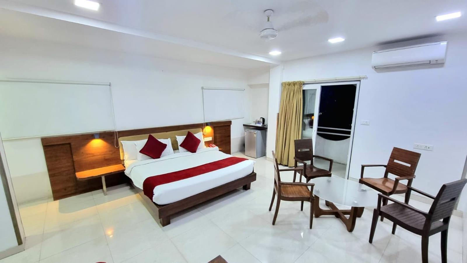 Hotel Raviraj, Chhatrapati Sambhaji Nagar アウランガーバード エクステリア 写真