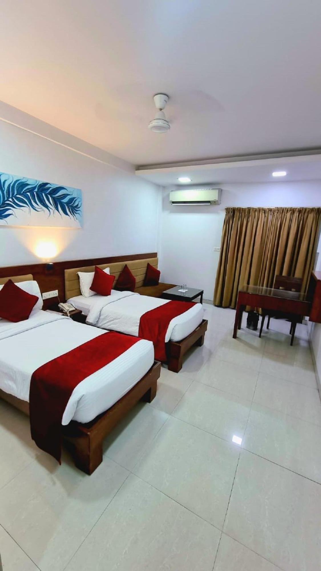 Hotel Raviraj, Chhatrapati Sambhaji Nagar アウランガーバード エクステリア 写真