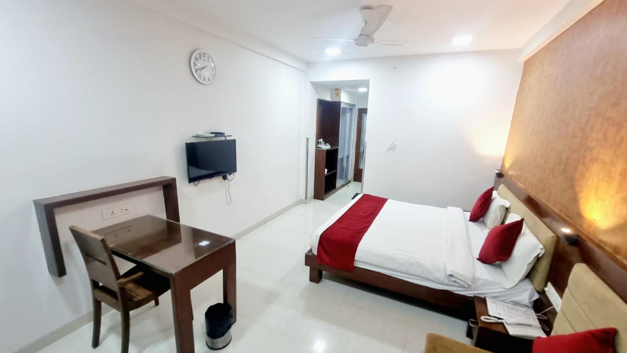 Hotel Raviraj, Chhatrapati Sambhaji Nagar アウランガーバード エクステリア 写真