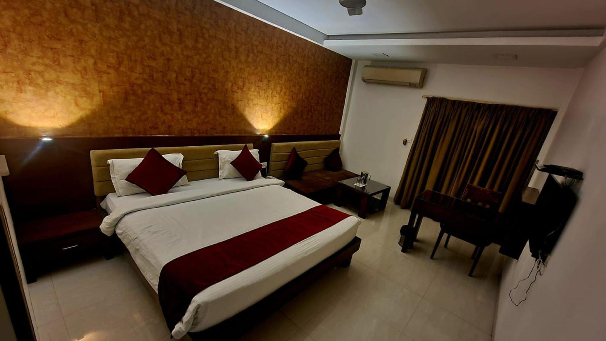Hotel Raviraj, Chhatrapati Sambhaji Nagar アウランガーバード エクステリア 写真
