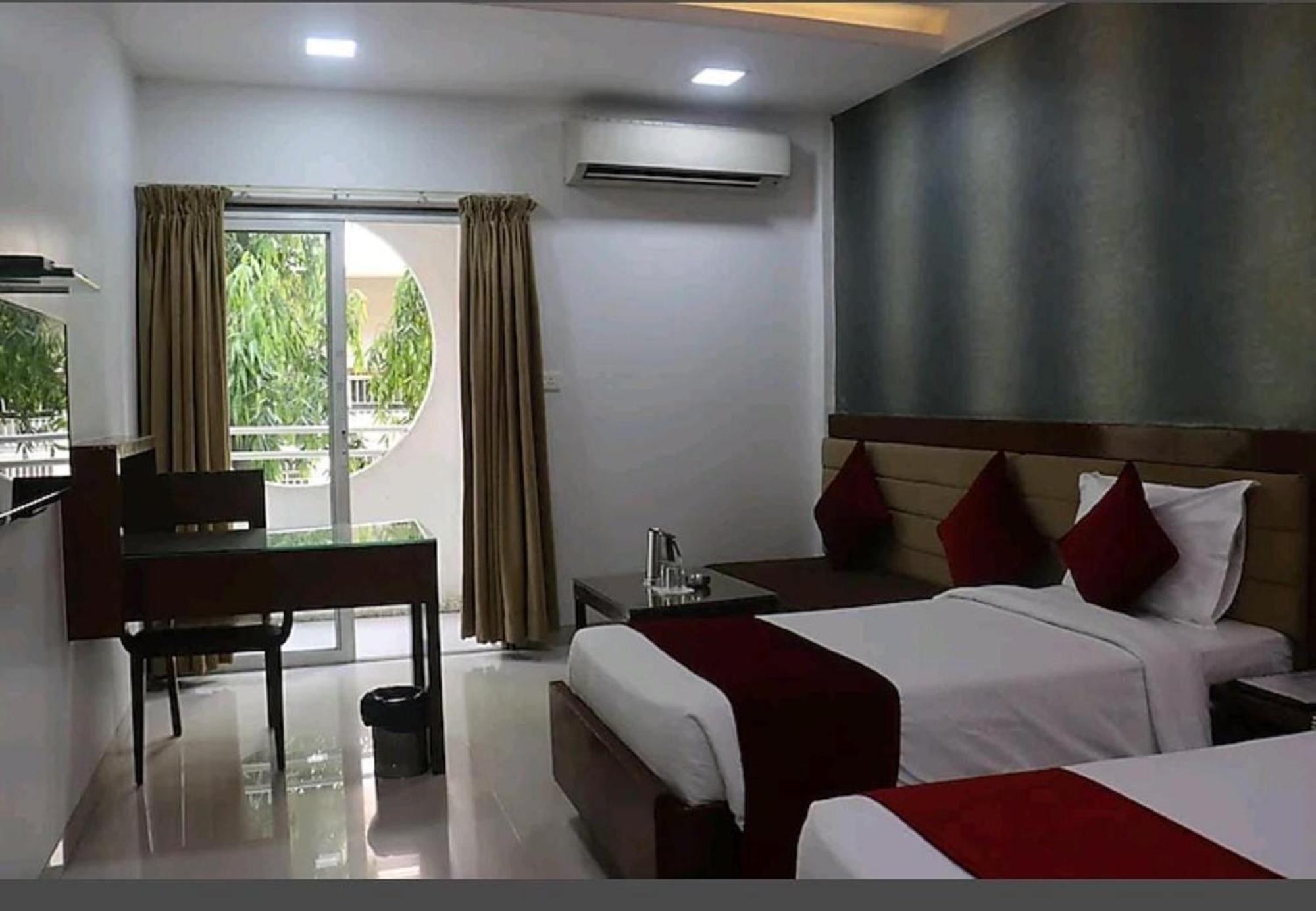 Hotel Raviraj, Chhatrapati Sambhaji Nagar アウランガーバード エクステリア 写真