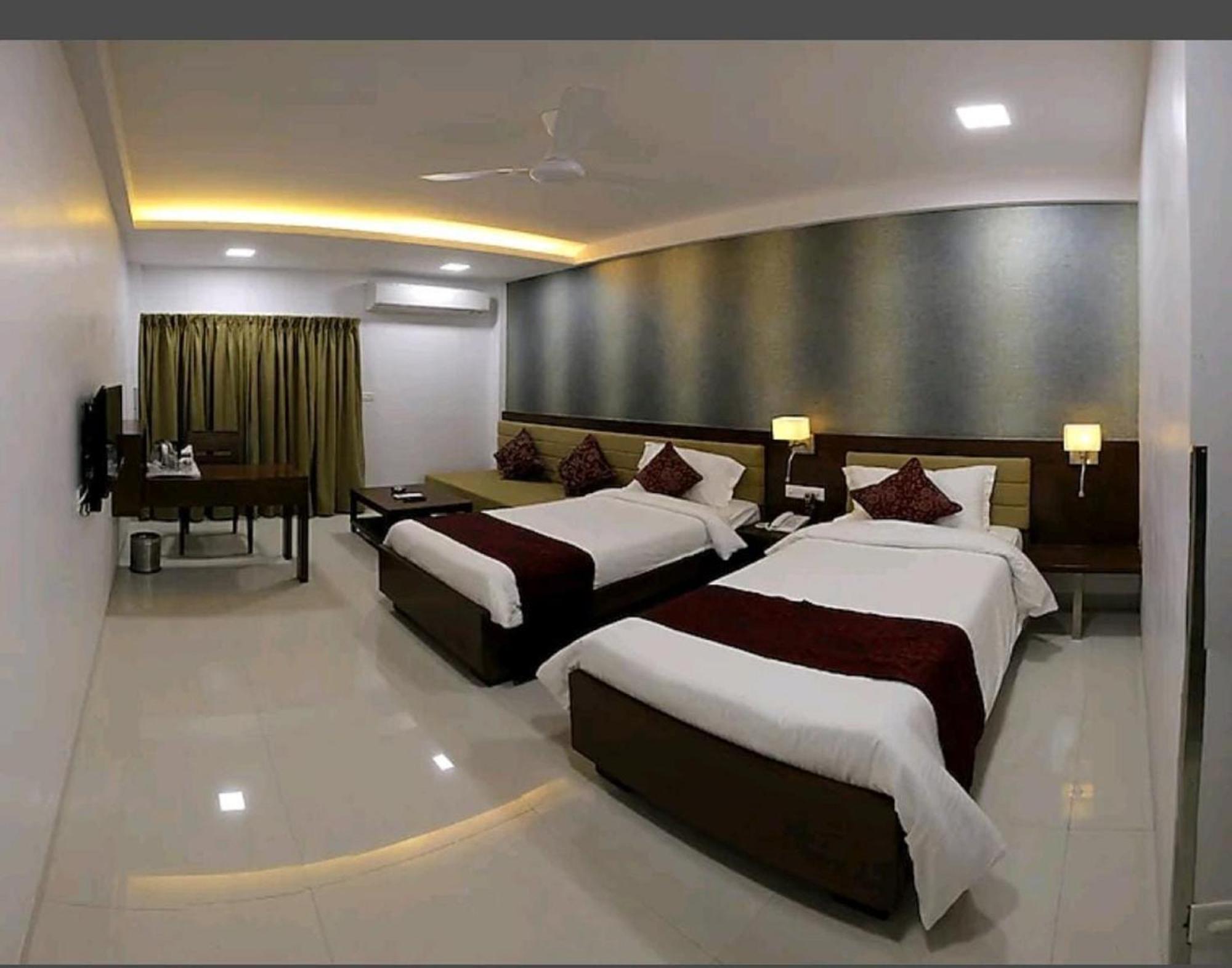 Hotel Raviraj, Chhatrapati Sambhaji Nagar アウランガーバード エクステリア 写真